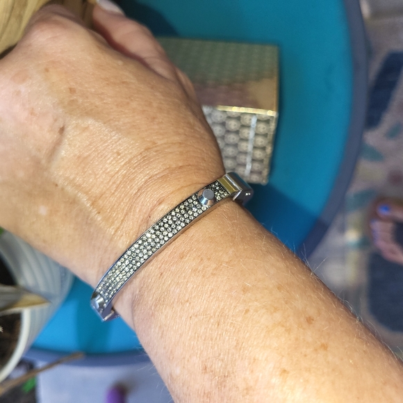 GORGEOUS BLACK RHINESTONE MICHAEL KORS BRACELET - Picture 2 of 7